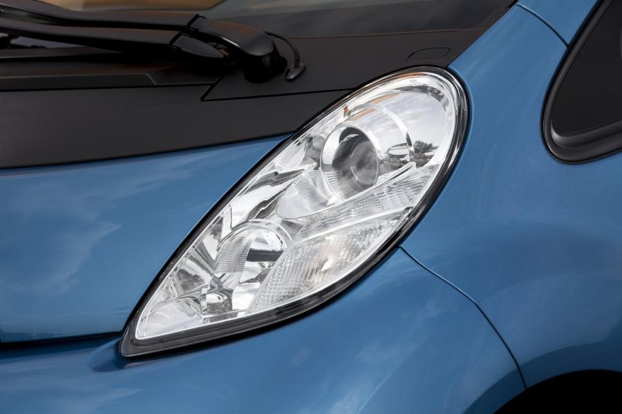  Peugeot iOn 2011 года  (фото 19 из 38)